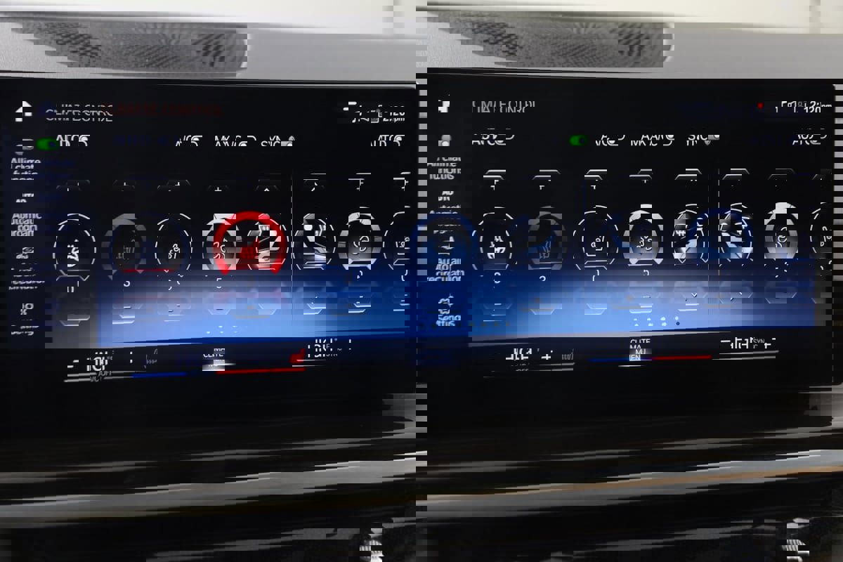 Used 2023 BMW X7 xDrive40i w/ M Sport Package image 40