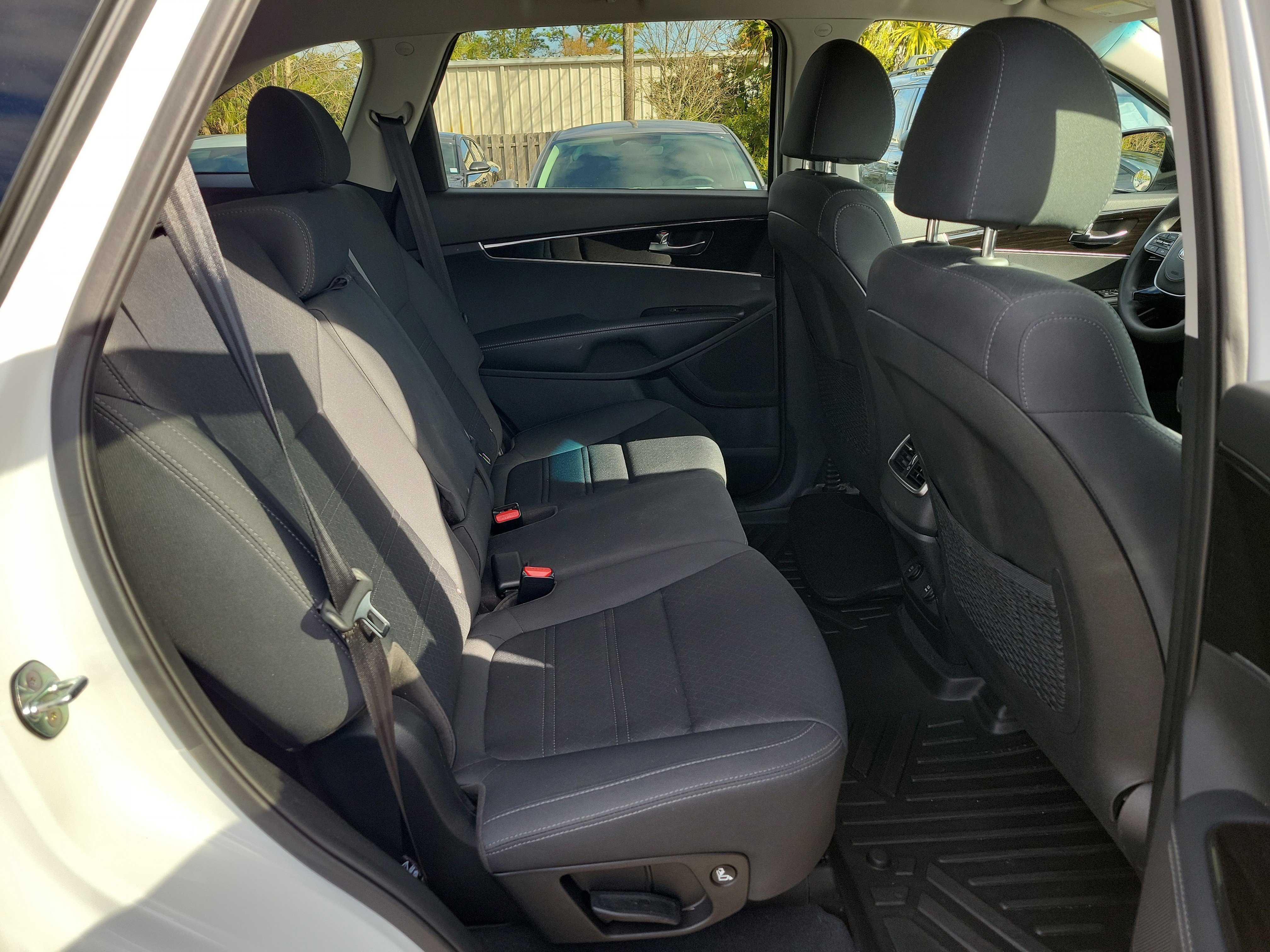 Used 2020 Kia Sorento LX image 12