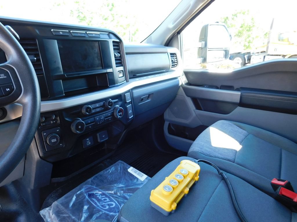 Used 2023 Ford F550 4x4 Regular Cab Super Duty image 71