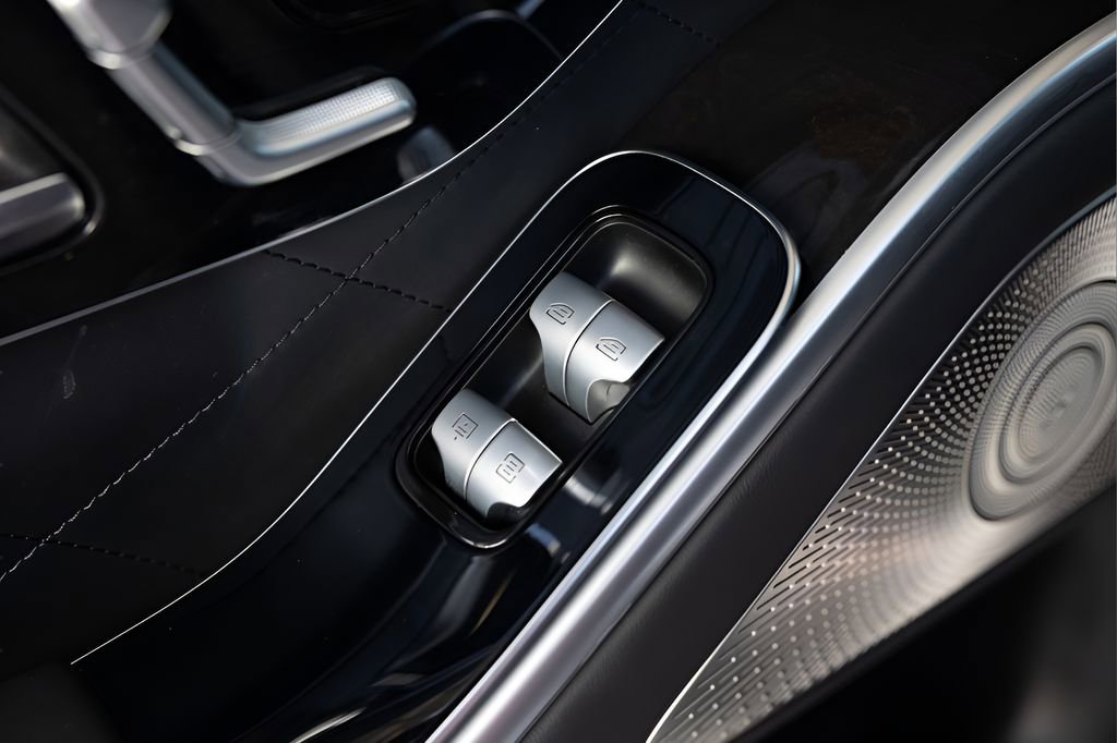 Used 2022 Mercedes-Benz S 580 4MATIC Sedan w/ AMG Line Package image 54