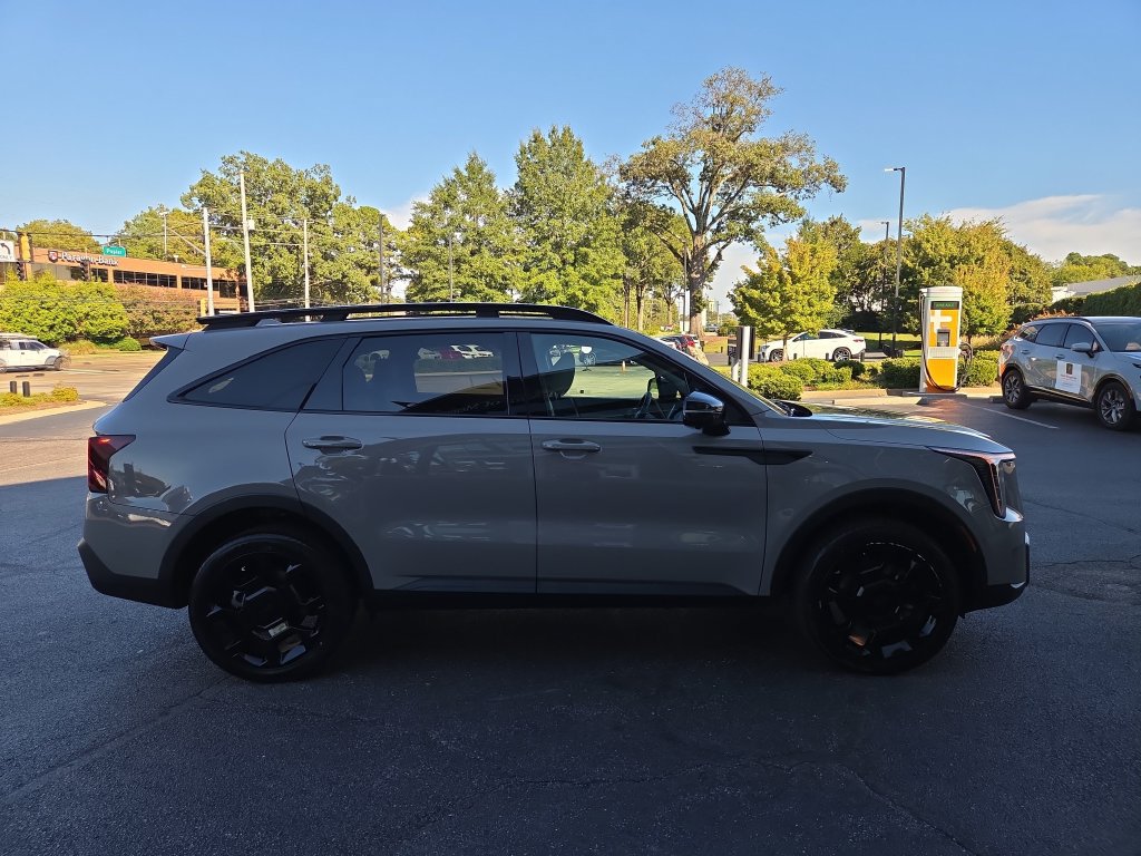 Used 2025 Kia Sorento SX AWD/4WD image 6