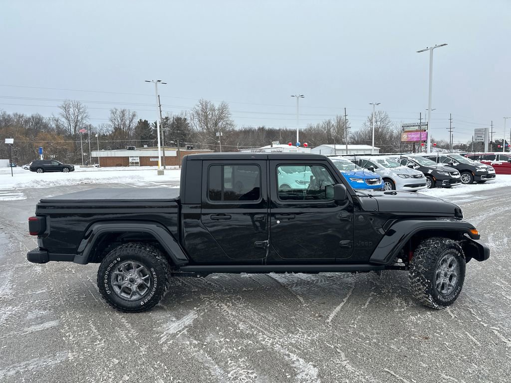 Used 2024 Jeep Gladiator Sport image 2