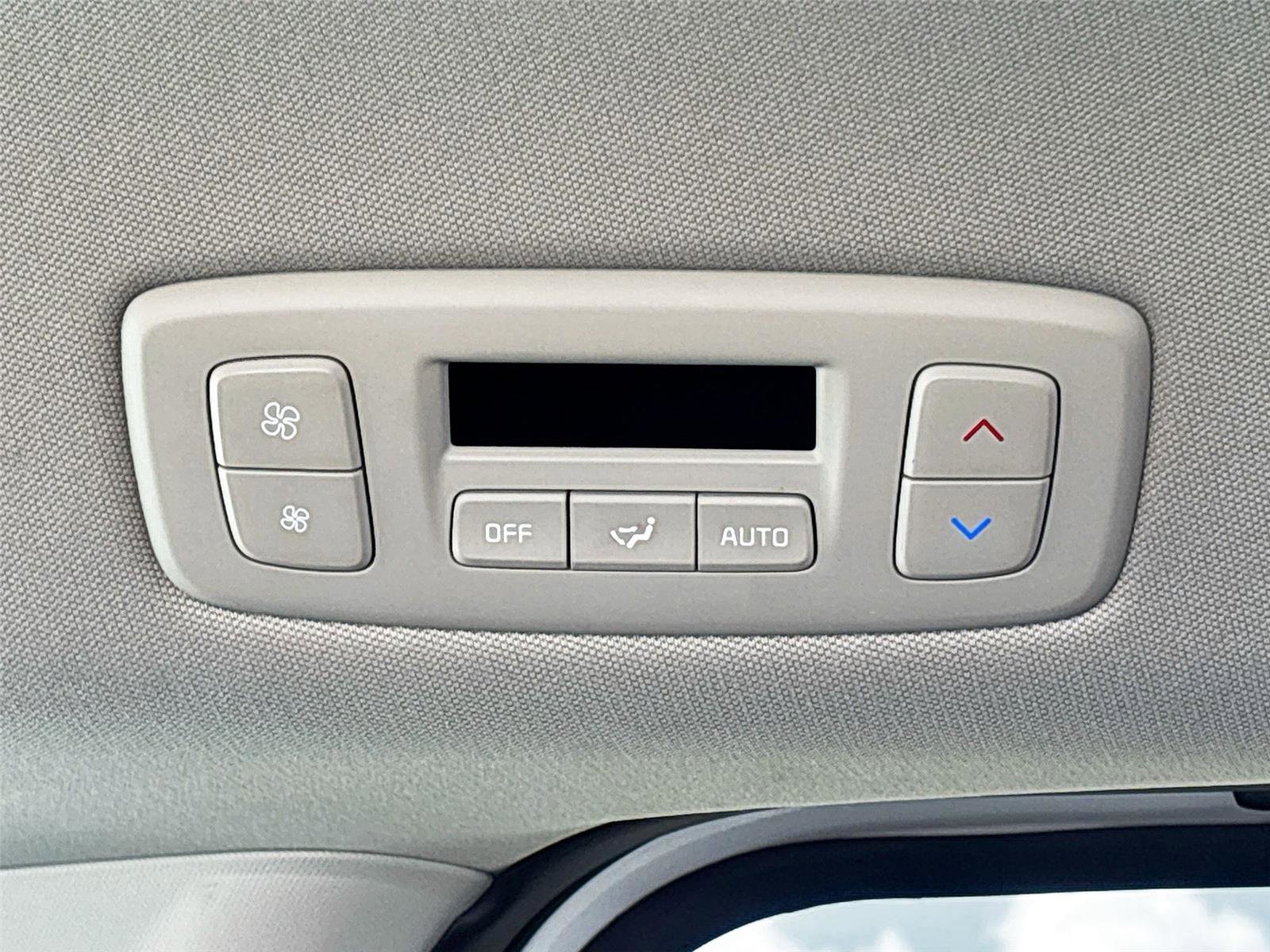 Used 2025 Kia Carnival FWD image 25