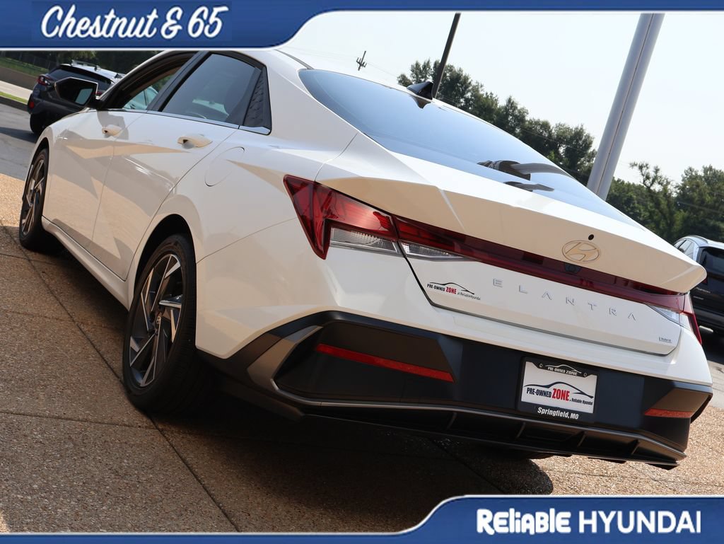 Used 2025 Hyundai Elantra Limited FWD image 4