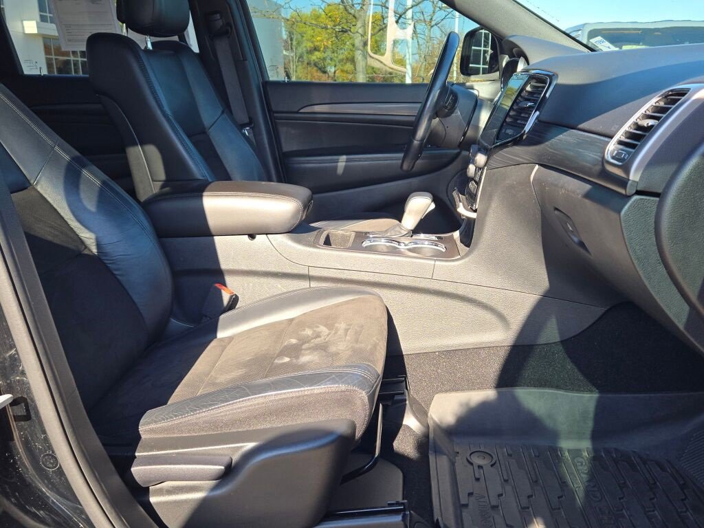 Used 2021 Jeep Grand Cherokee Laredo X image 6