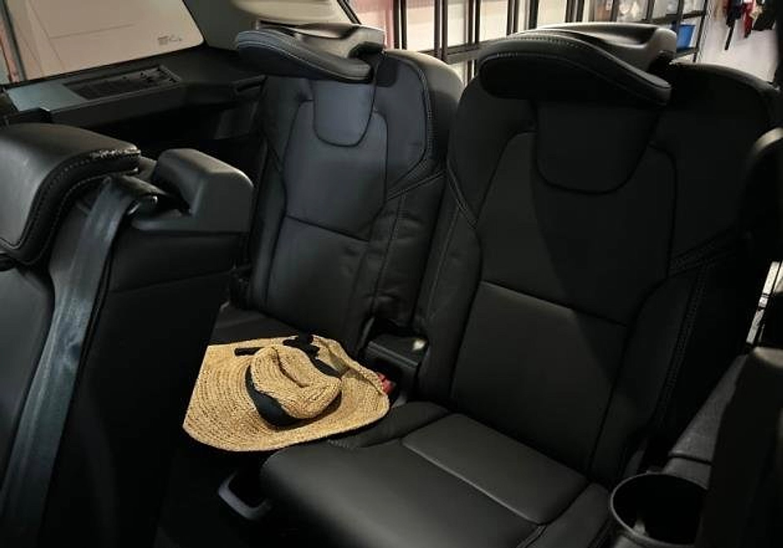 Certified 2024 Volvo XC90 B6 Ultimate w/ Protection Package Premier image 10