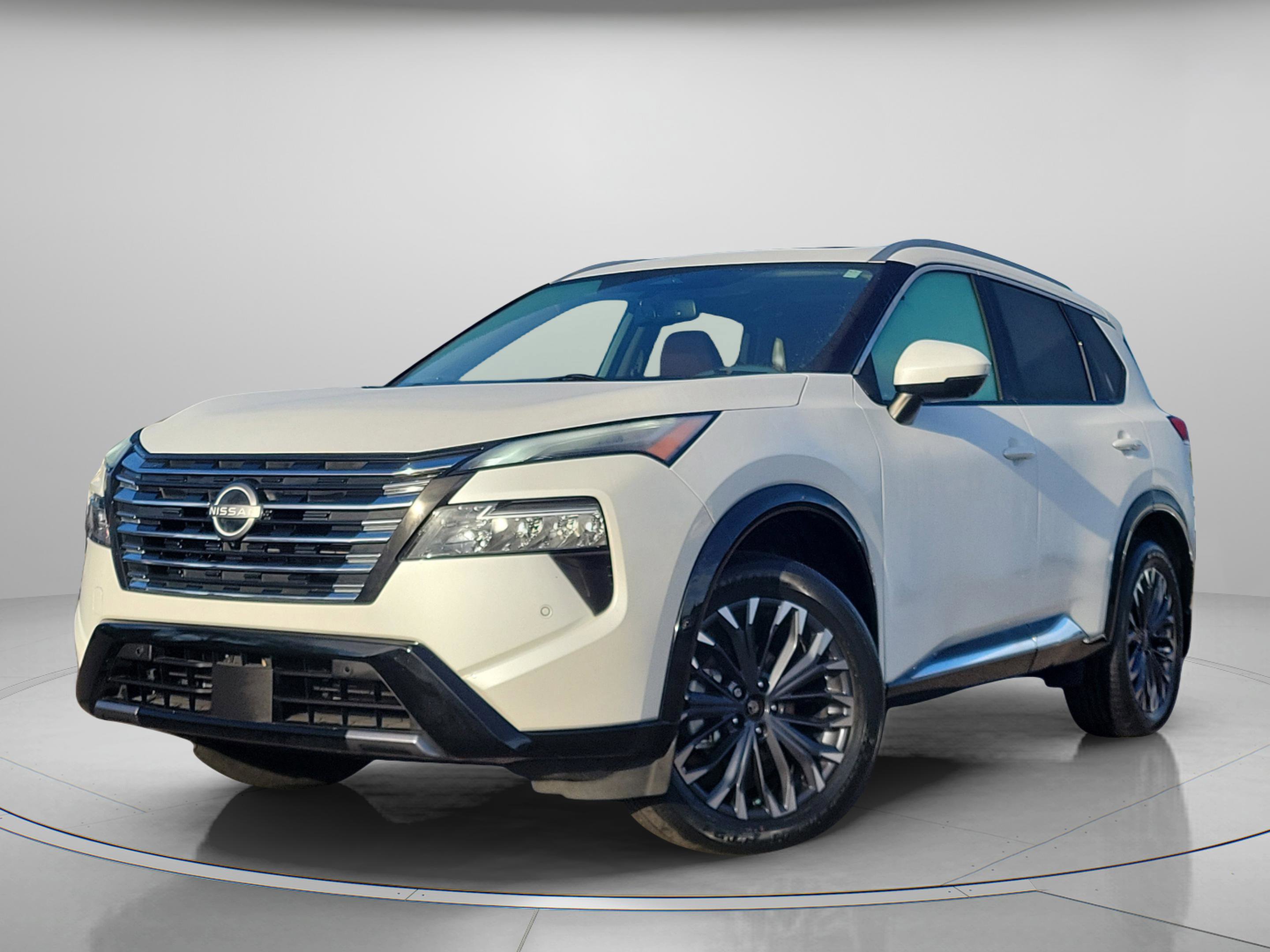 Used 2024 Nissan Rogue Platinum w/ Platinum Premium Package image 2