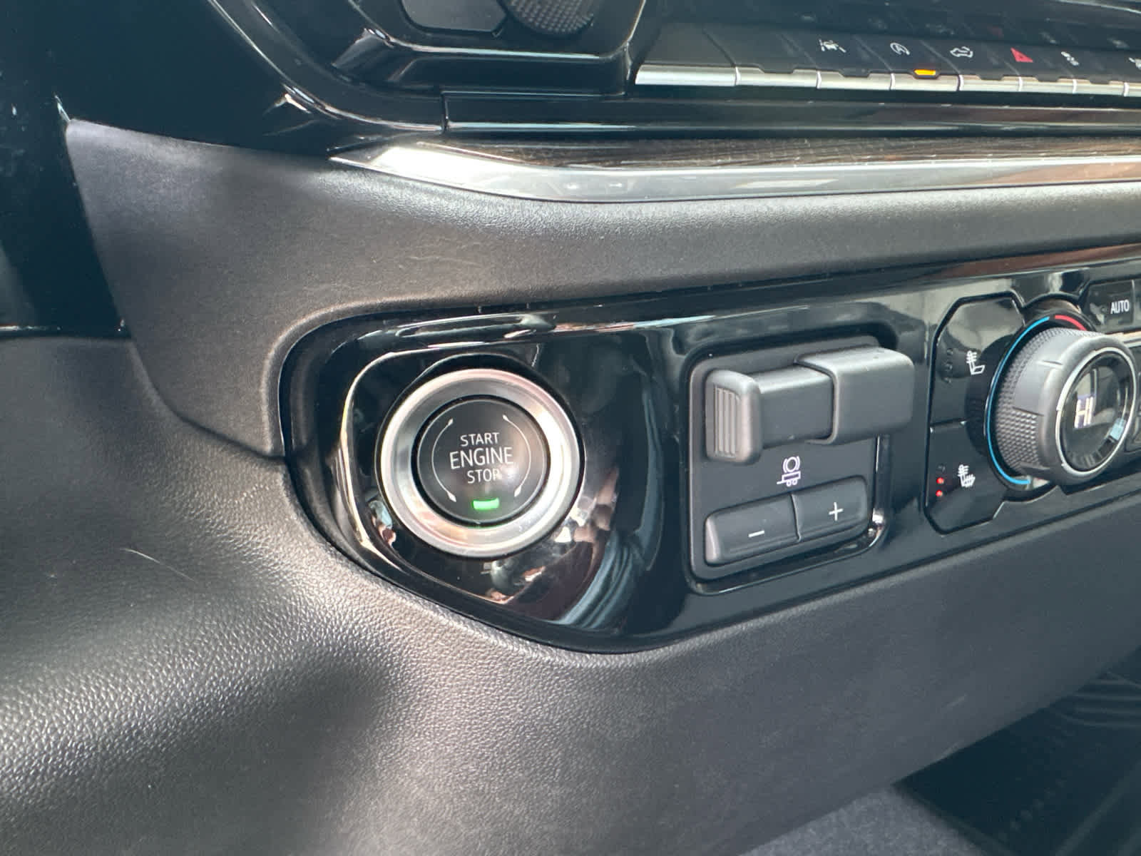 Certified 2025 Chevrolet Silverado 1500 LT image 26