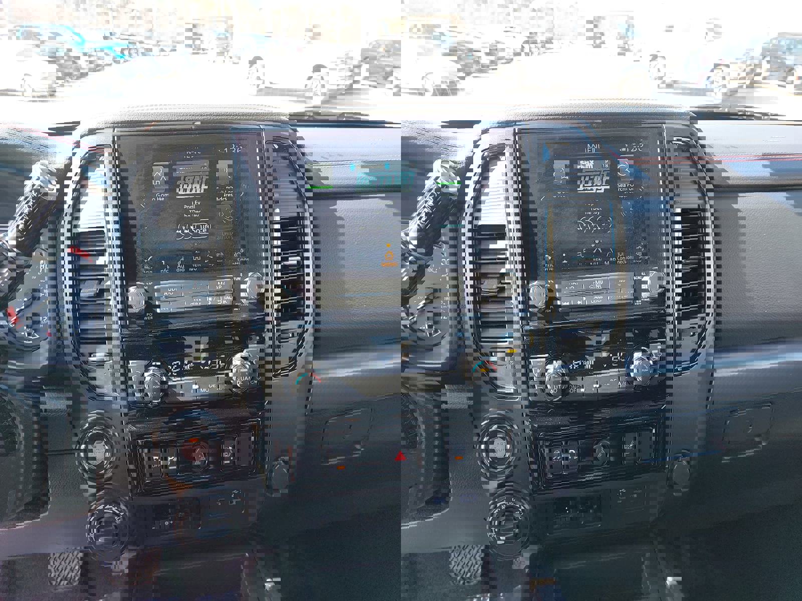 Used 2024 Nissan Titan PRO-4X image 20