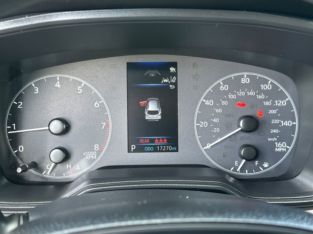 Used 2024 Toyota Corolla Cross L image 19