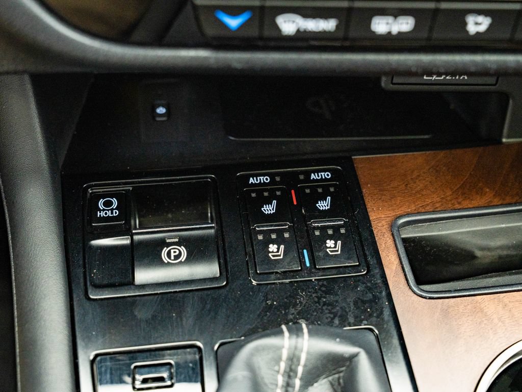 Used 2022 Lexus RX 350L Premium w/ Premium Package AWD/4WD image 38
