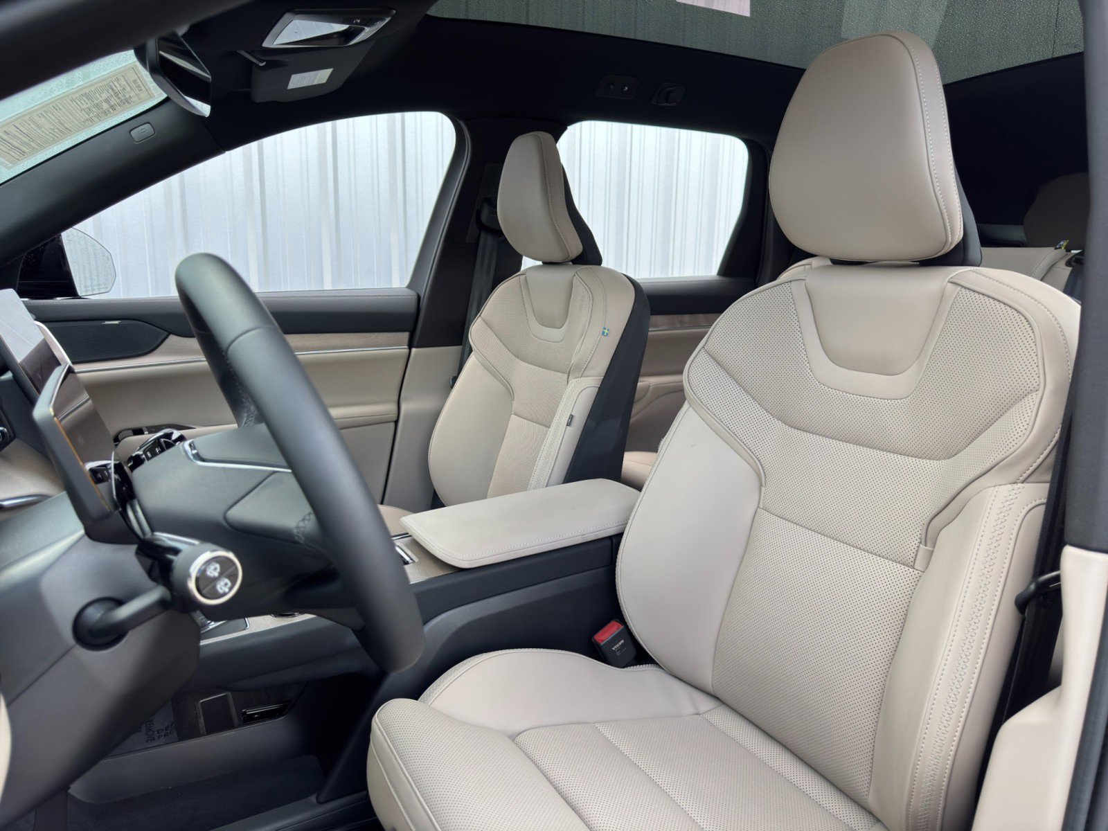 Used 2025 Volvo EX90 Ultra image 44