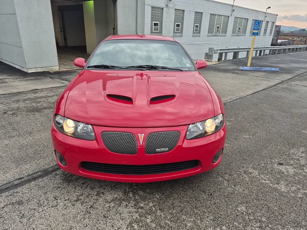 Used 2004 Pontiac GTO w/ Limited Edition Pulse Red RWD video 2