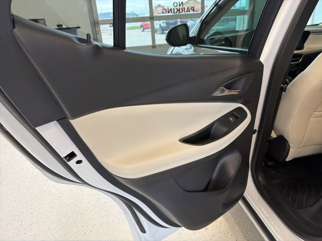 Used 2025 Buick Encore GX Avenir w/ Avenir Convenience Package AWD/4WD image 39