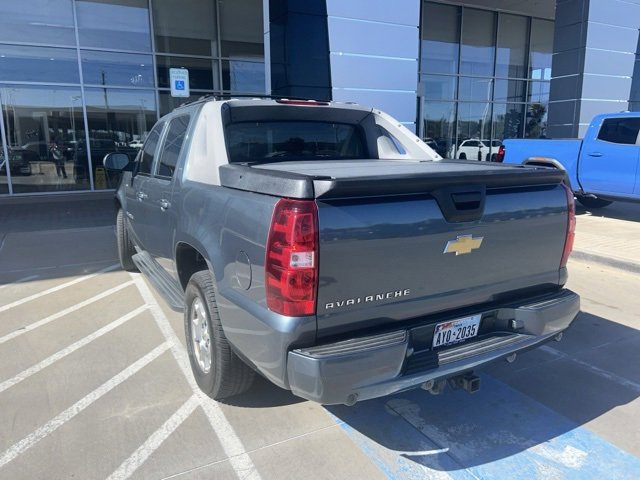 Used 2011 Chevrolet Avalanche LT w/ Luxury Package image 4