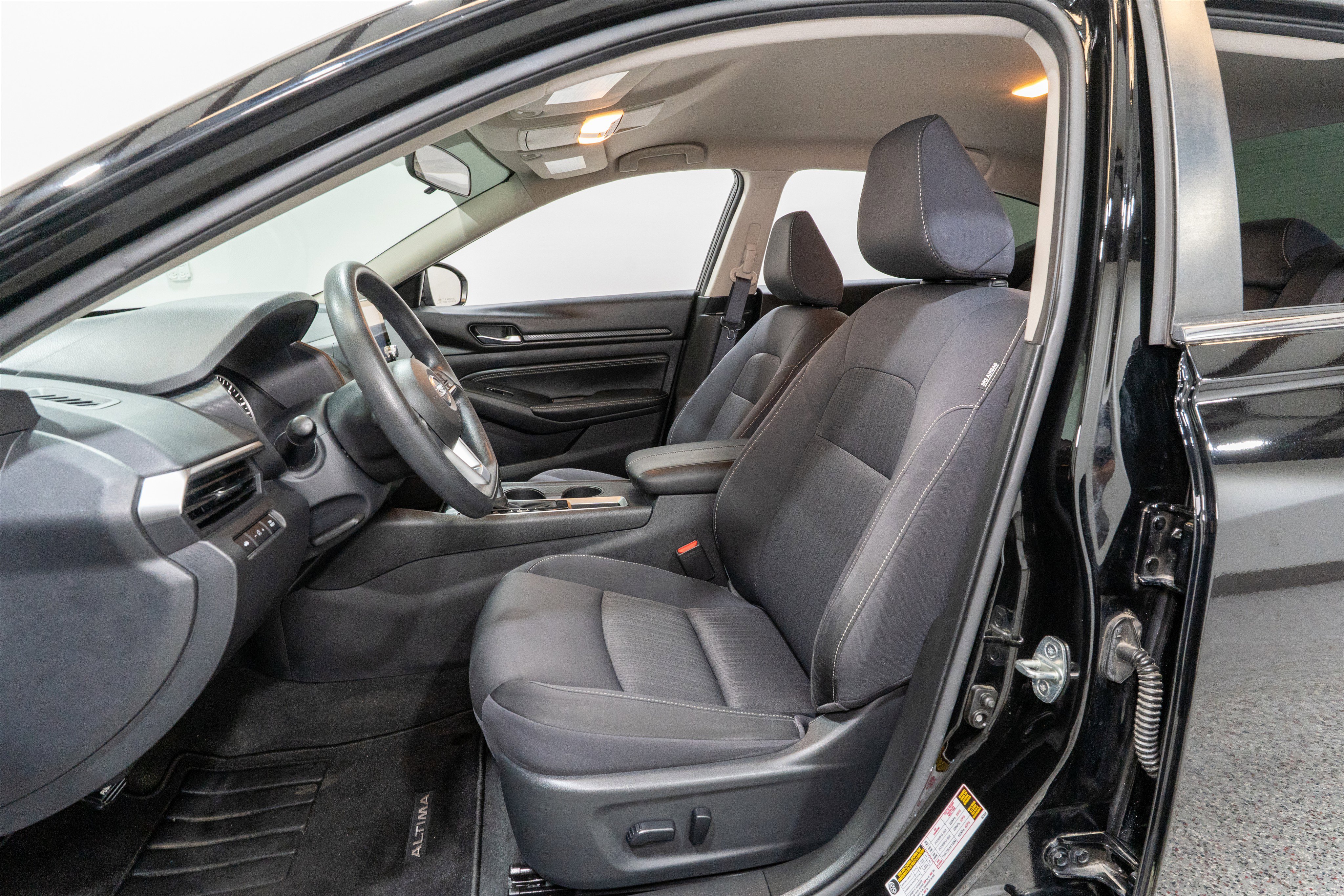 Used 2020 Nissan Altima 2.5 S FWD image 14