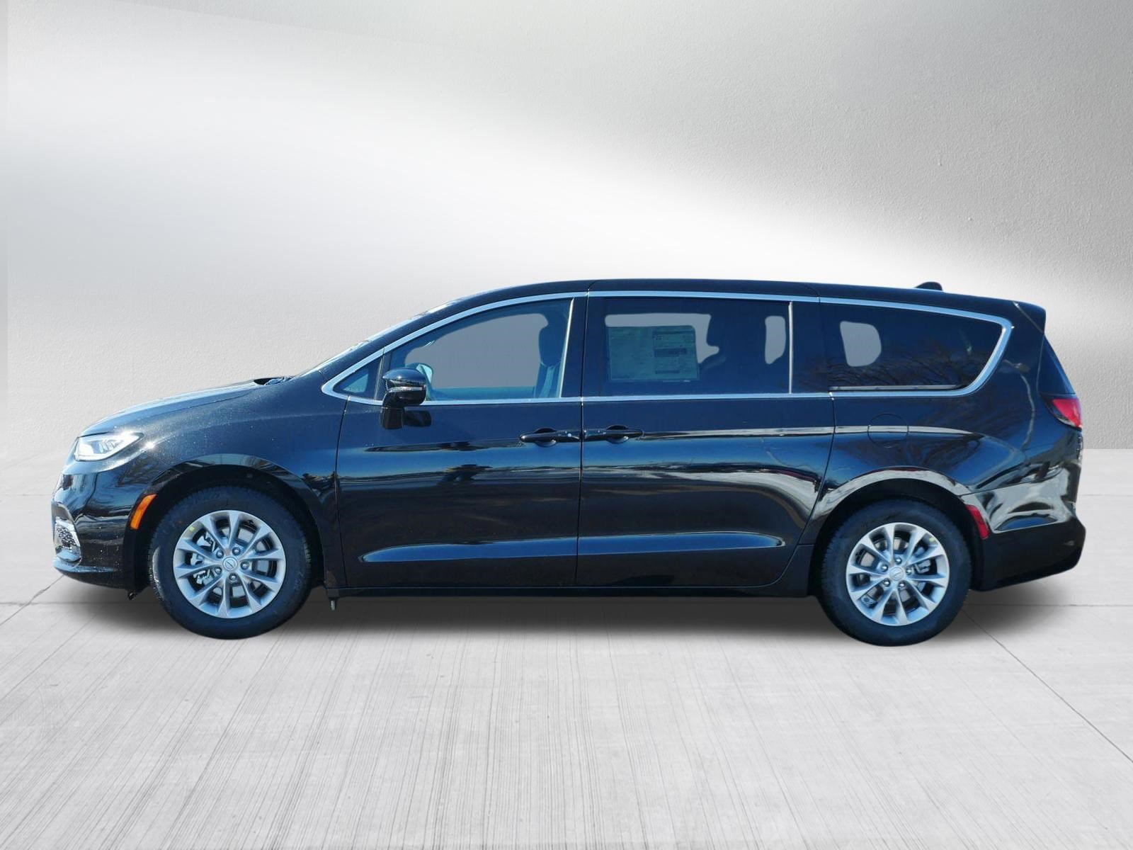 New 2026 Chrysler Pacifica Limited FWD image 4