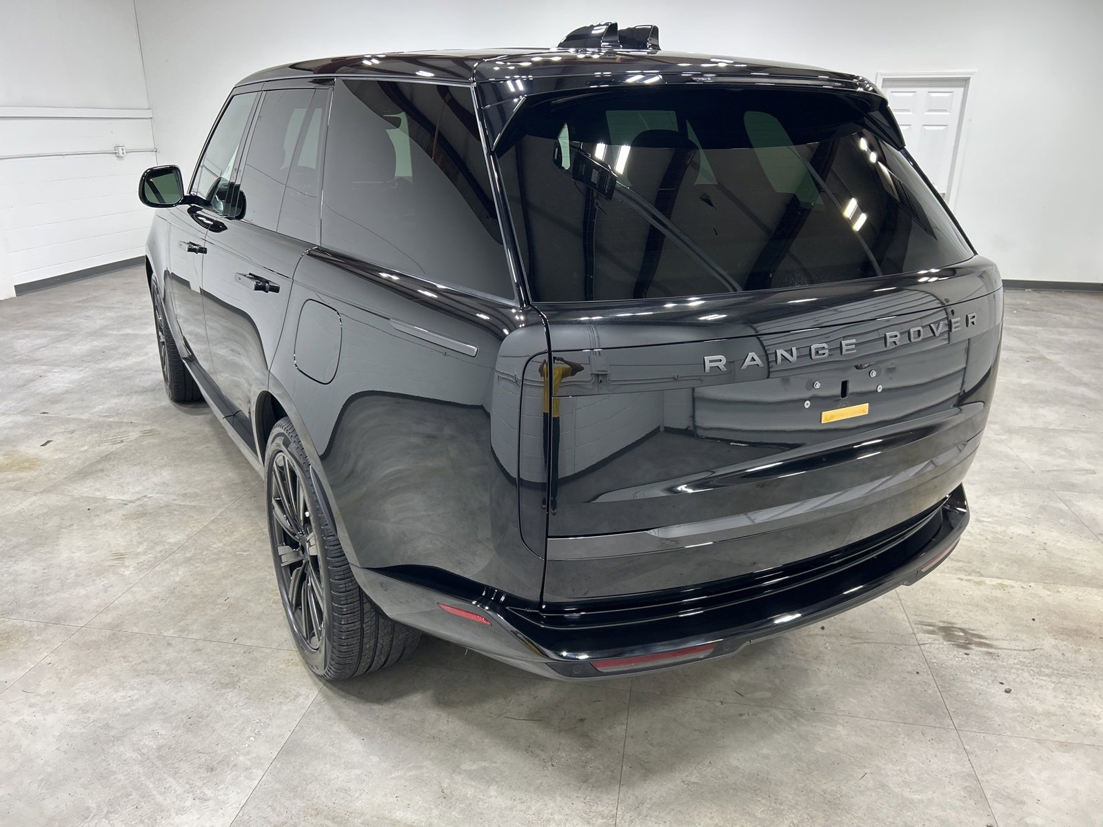 Used 2025 Land Rover Range Rover SE image 5