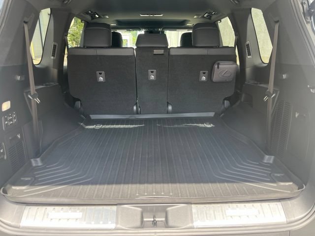 Used 2024 Lexus LX 600 4WD w/ Luxury Package image 13