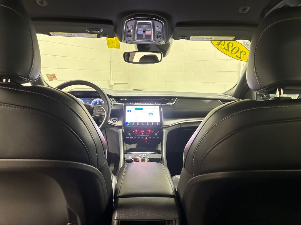 Used 2024 Jeep Grand Cherokee Limited AWD/4WD image 32