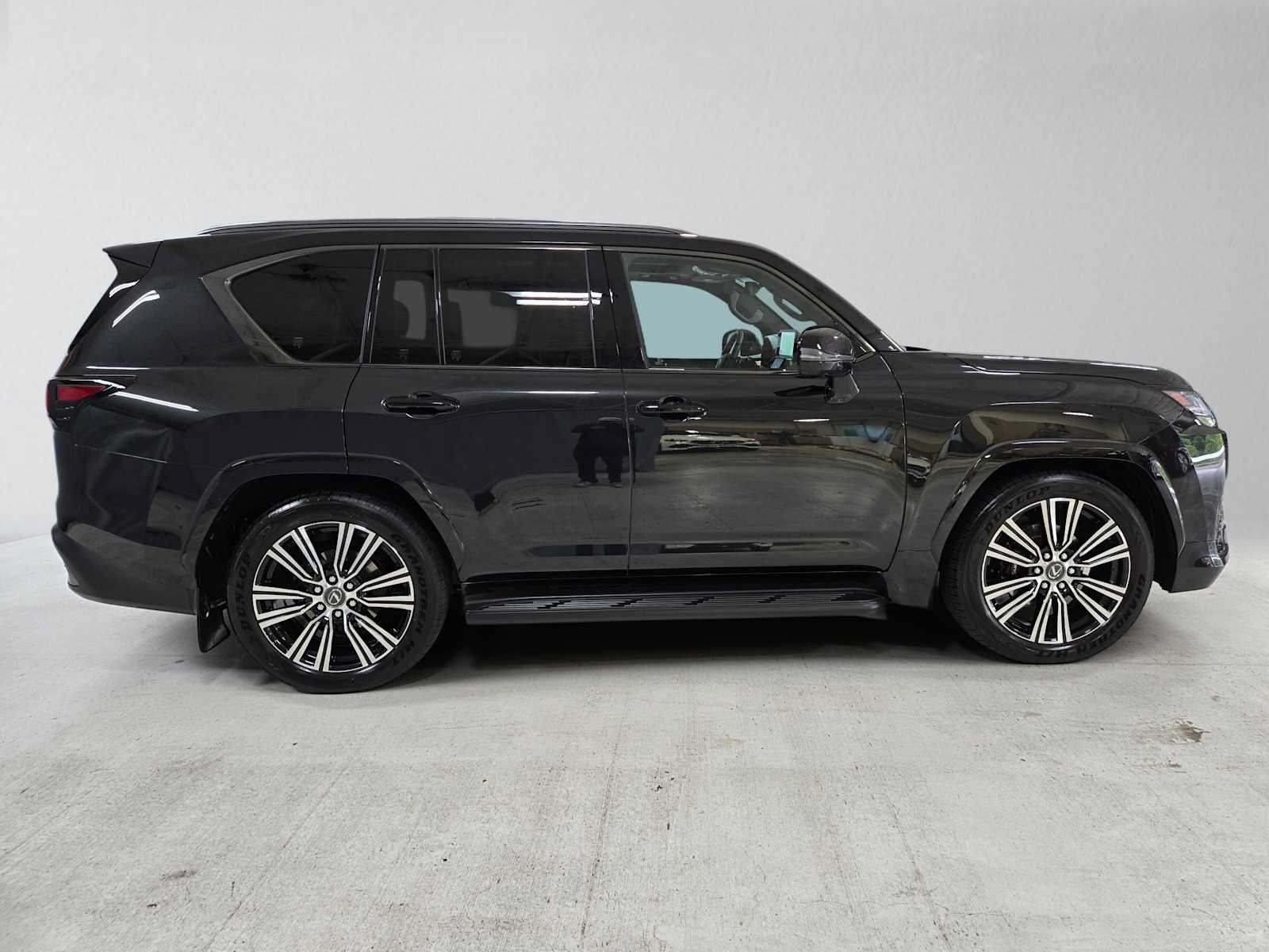 Used 2026 Lexus LX 600 4WD w/ Appearance Package image 2