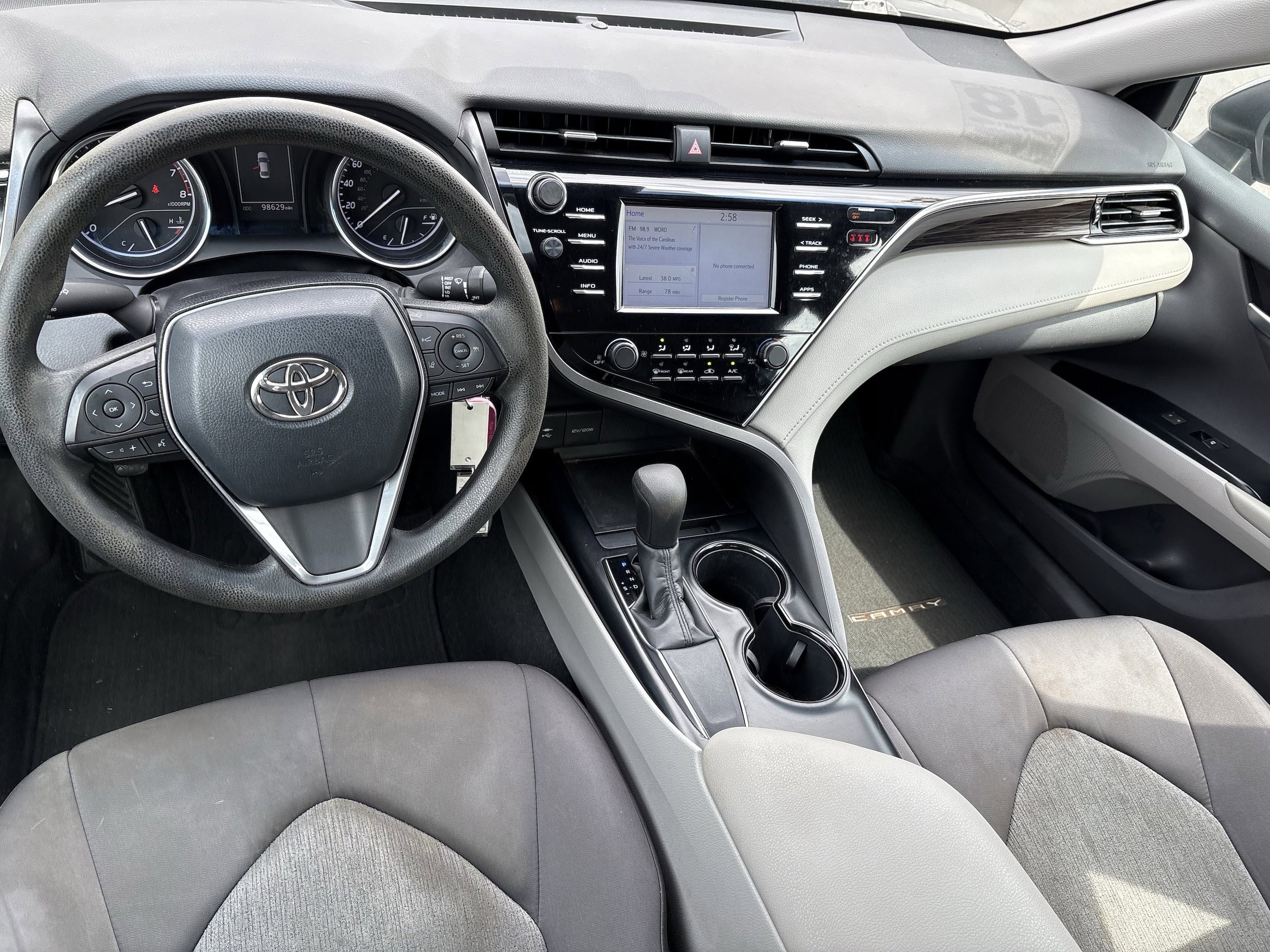 Used 2018 Toyota Camry LE FWD image 13