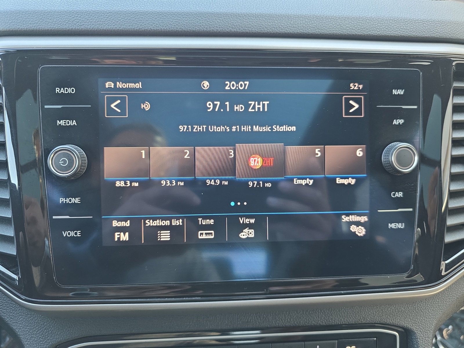 Used 2020 Volkswagen Atlas Cross Sport SEL AWD/4WD image 27