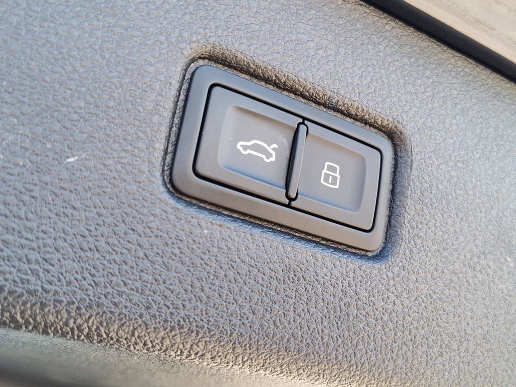 Certified 2025 Audi Q7 2.0T Premium w/ Convenience Package image 10