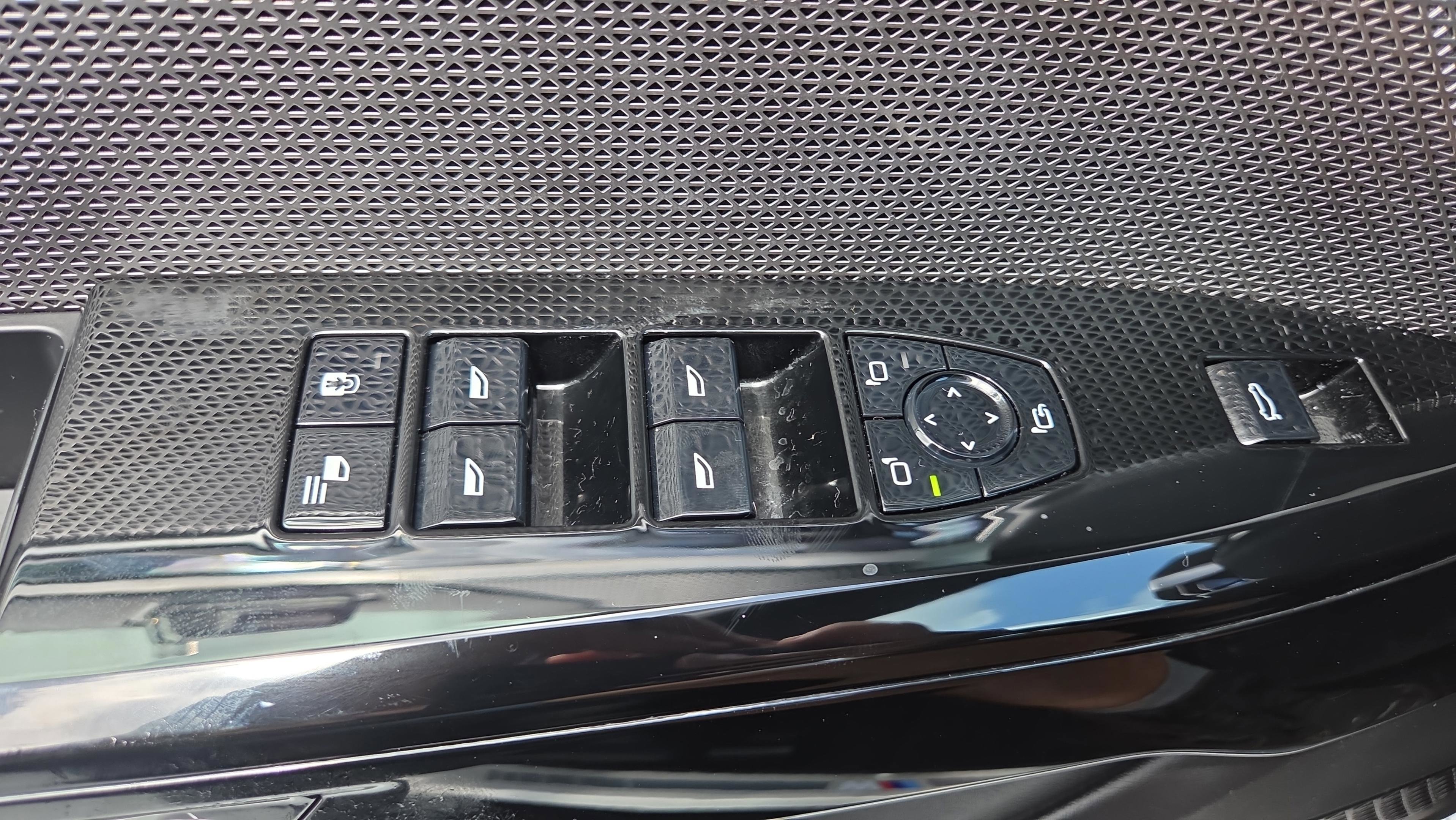 Used 2026 BMW 750e xDrive w/ Luxury Rear Seating Package AWD/4WD image 38