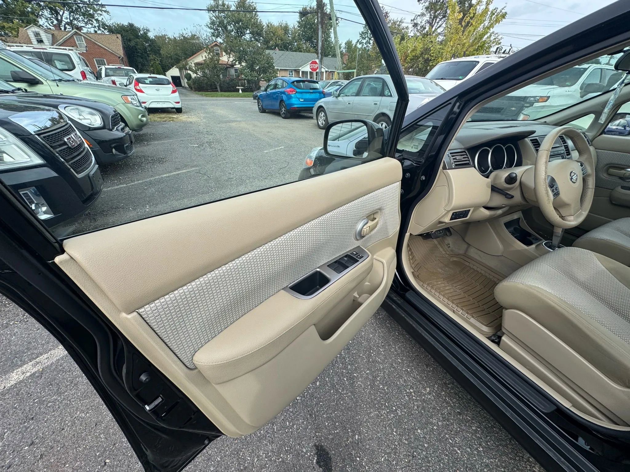 Used 2009 Nissan Versa SL w/ Convenience Pkg image 27