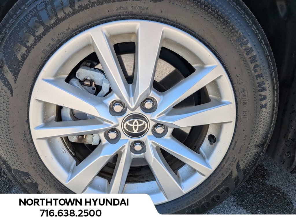 Used 2025 Toyota Camry LE AWD/4WD image 37