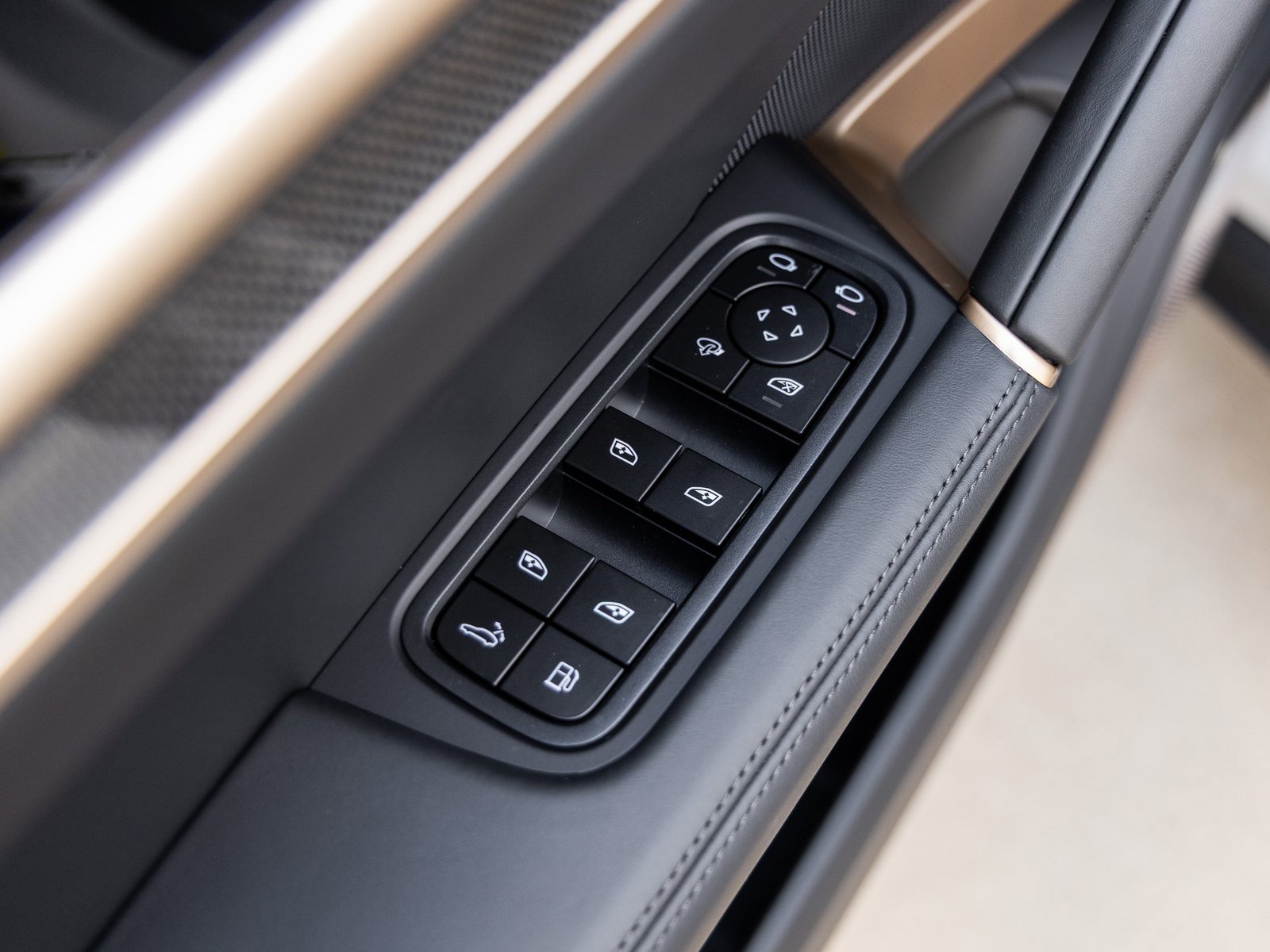 New 2026 Porsche Cayenne Turbo image 25