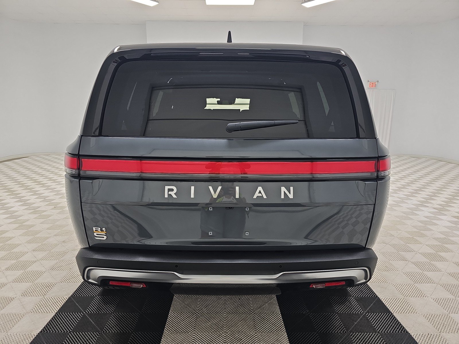 Used 2023 Rivian R1S Adventure AWD/4WD image 4