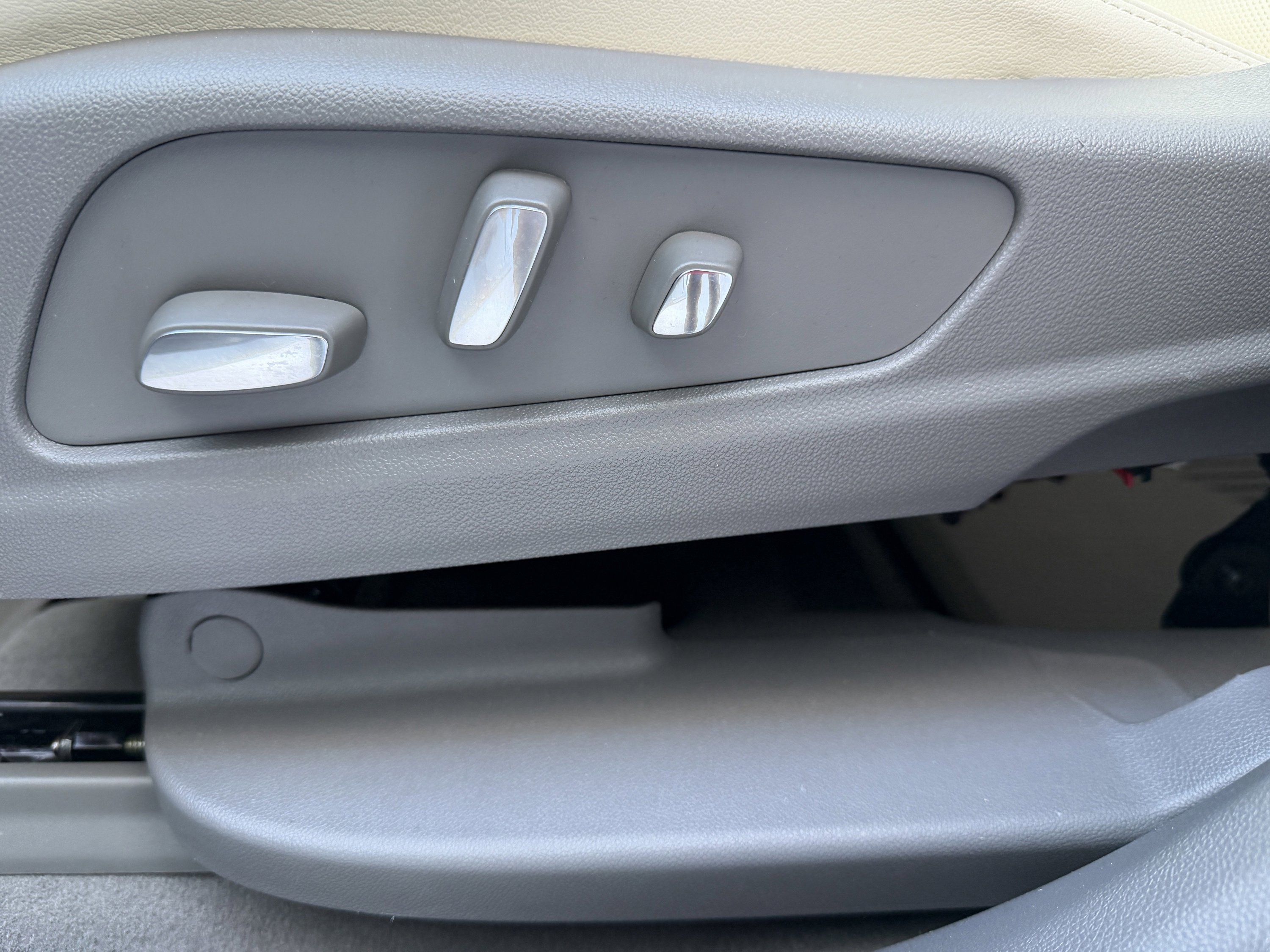 Certified 2025 Cadillac XT6 Premium Luxury w/ LPO, Floor Liner Package image 27