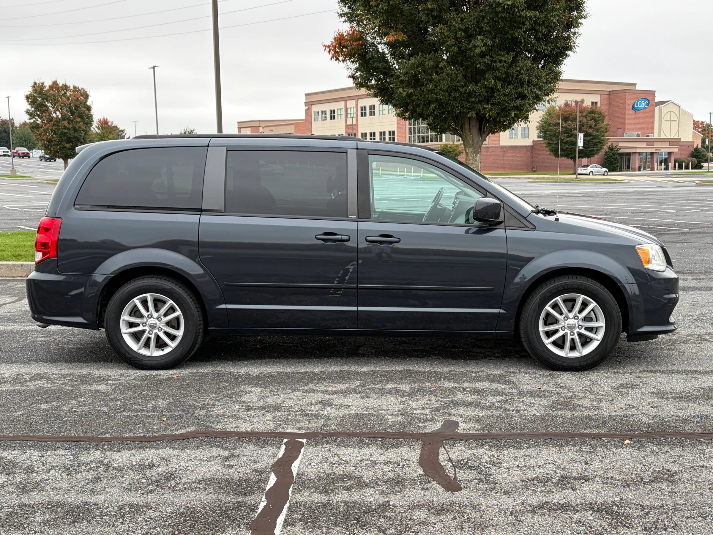 Used 2013 Dodge Grand Caravan SXT w/ Rear Park Assist Pkg FWD image 7