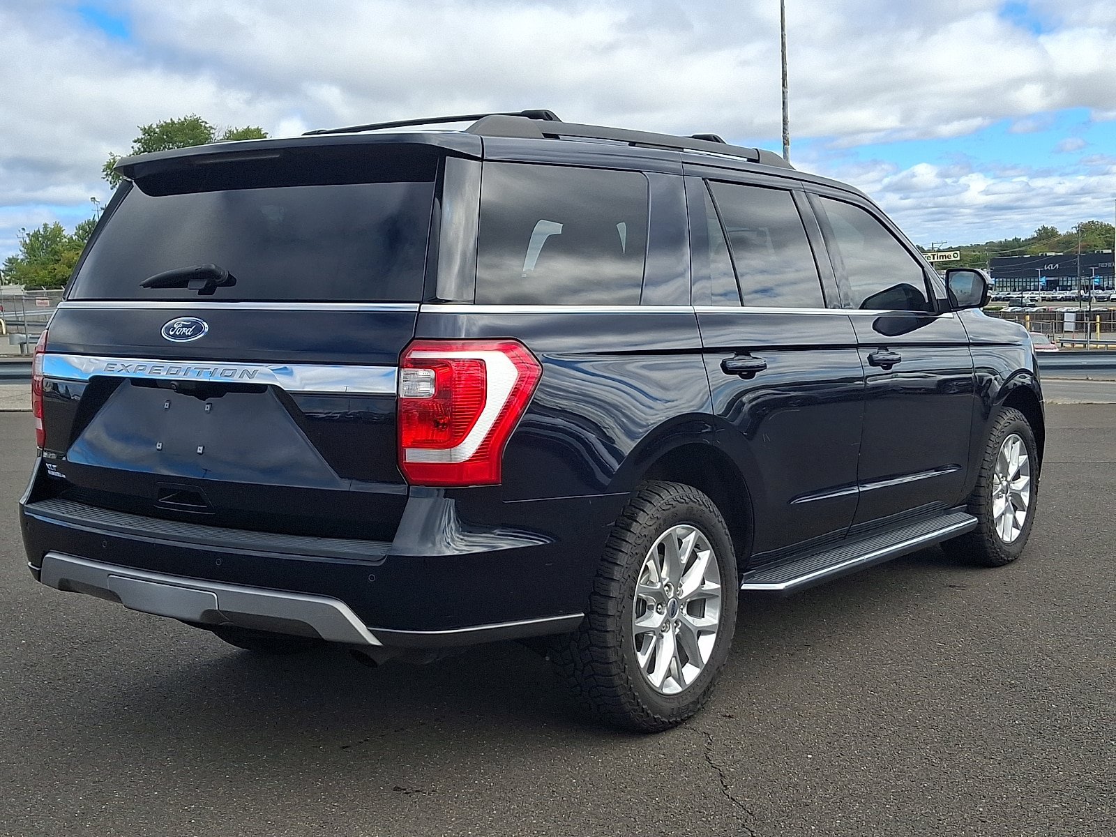 Used 2021 Ford Expedition XLT AWD/4WD image 6