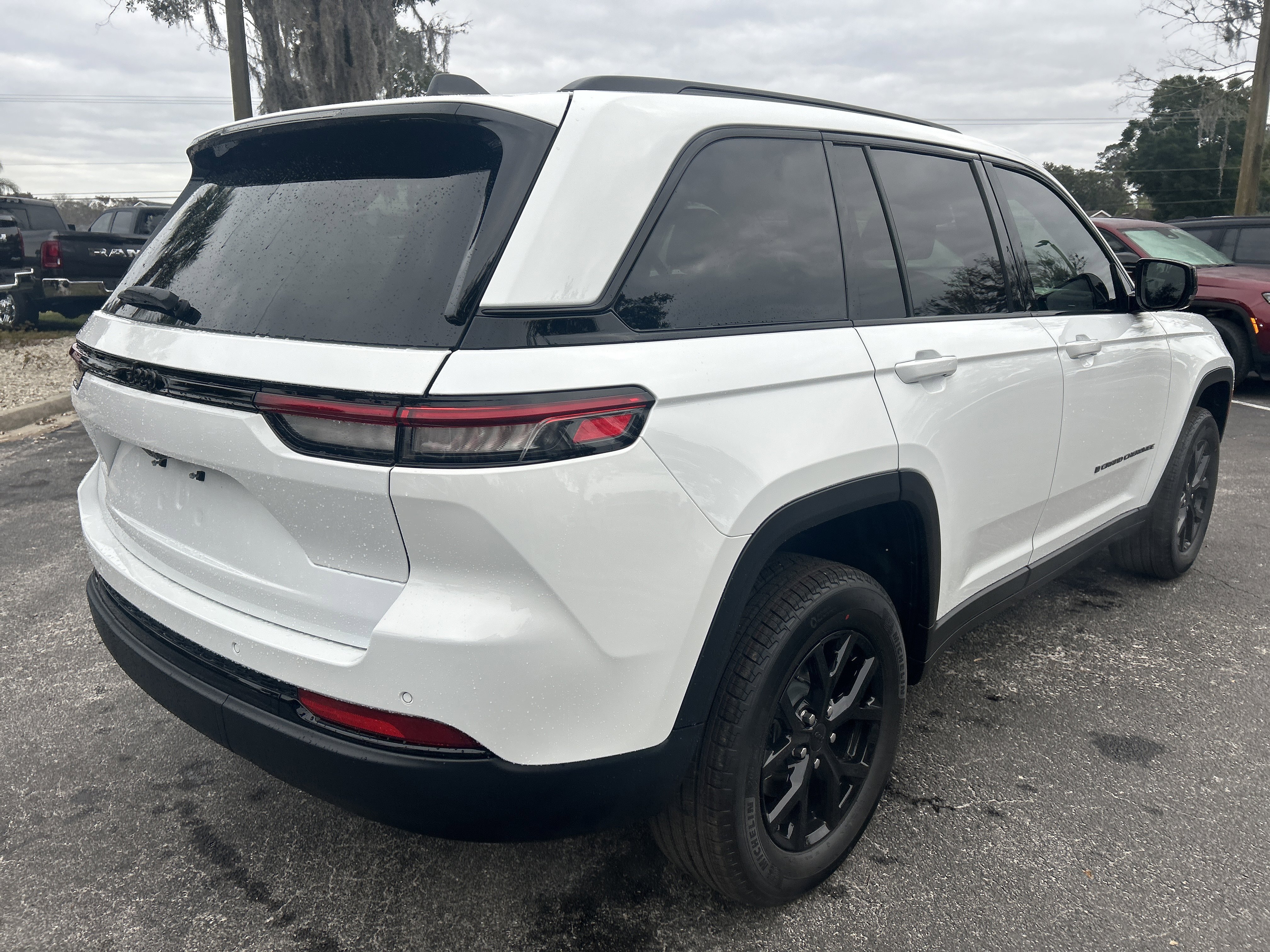 New 2025 Jeep Grand Cherokee Altitude image 9