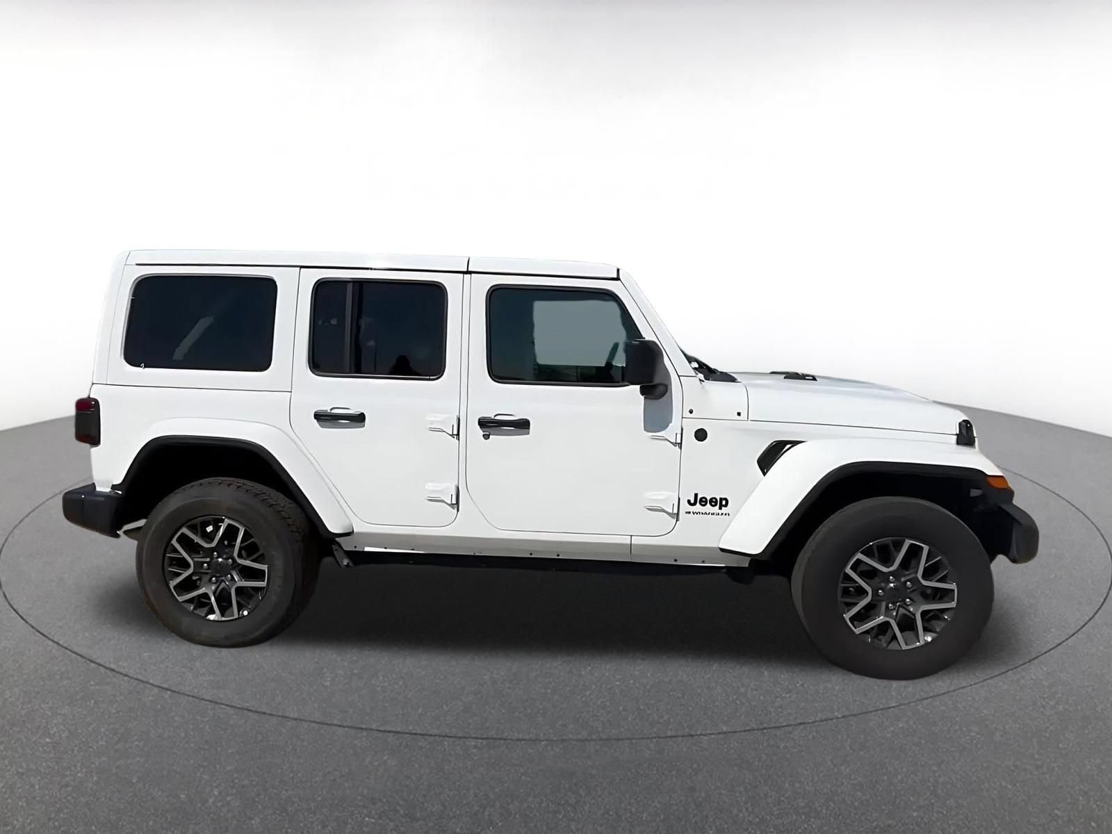 Used 2025 Jeep Wrangler Unlimited Sahara AWD/4WD image 13