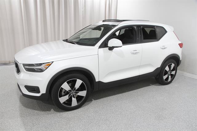 Used 2022 Volvo XC40 T5 Momentum w/ Premium Package AWD/4WD image 3