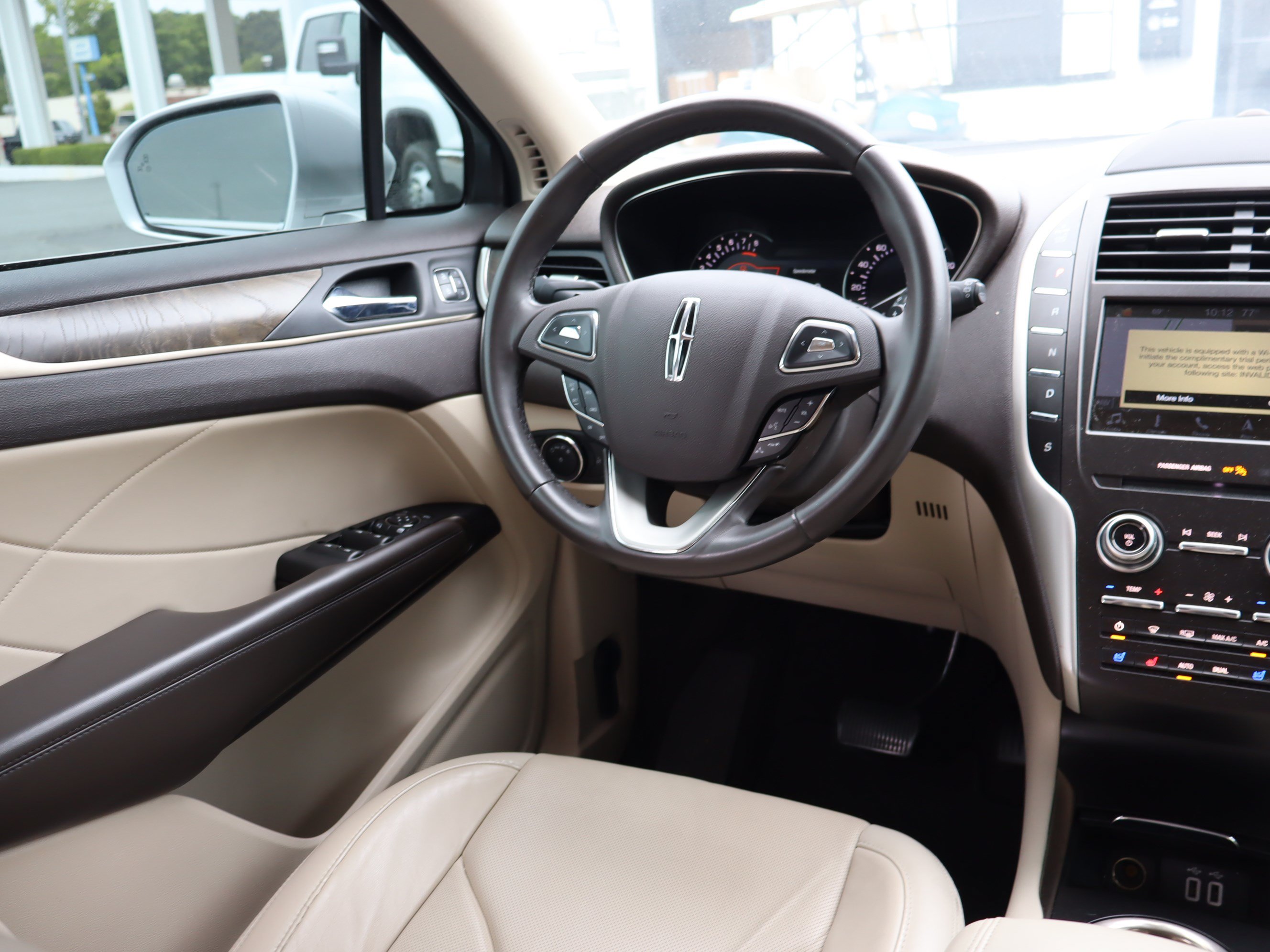 Used 2018 Lincoln MKC Reserve FWD image 12