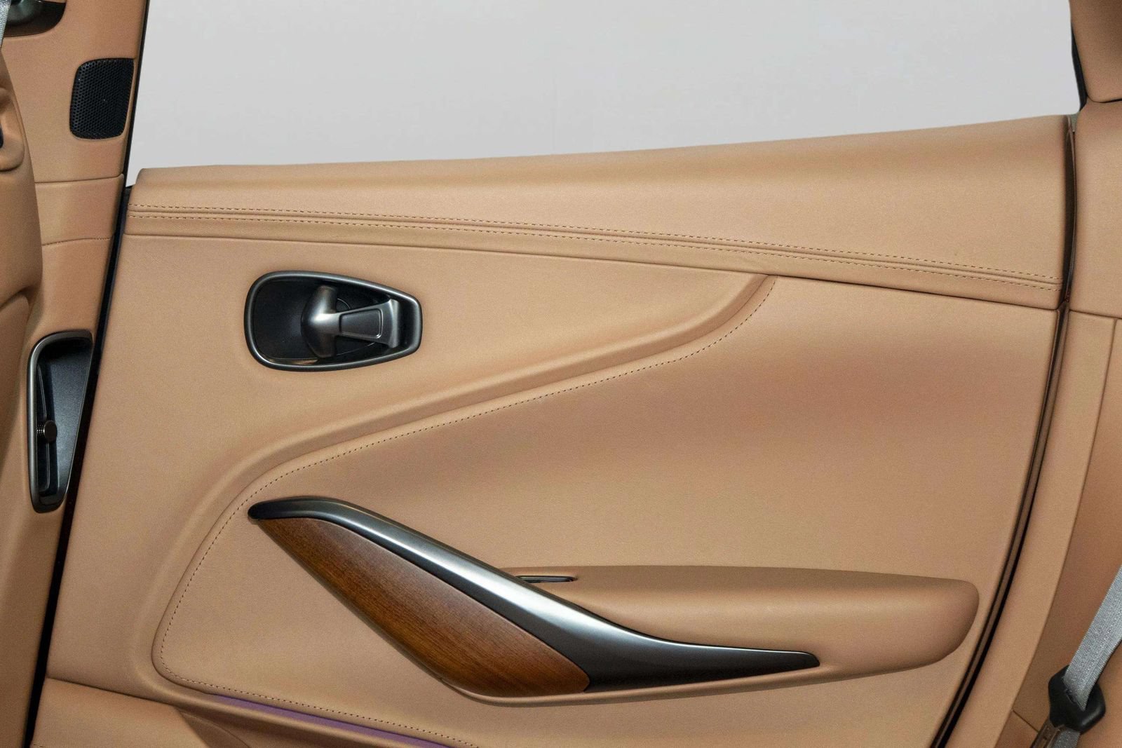 Used 2022 Aston Martin DBX AWD/4WD image 54