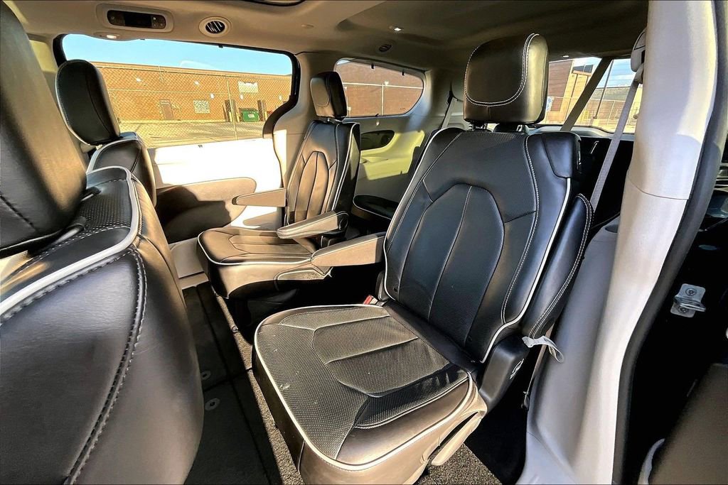 Used 2024 Chrysler Pacifica Limited image 25