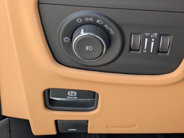 New 2026 Jeep Grand Cherokee L Summit w/ Rear Seat Video Group I image 16