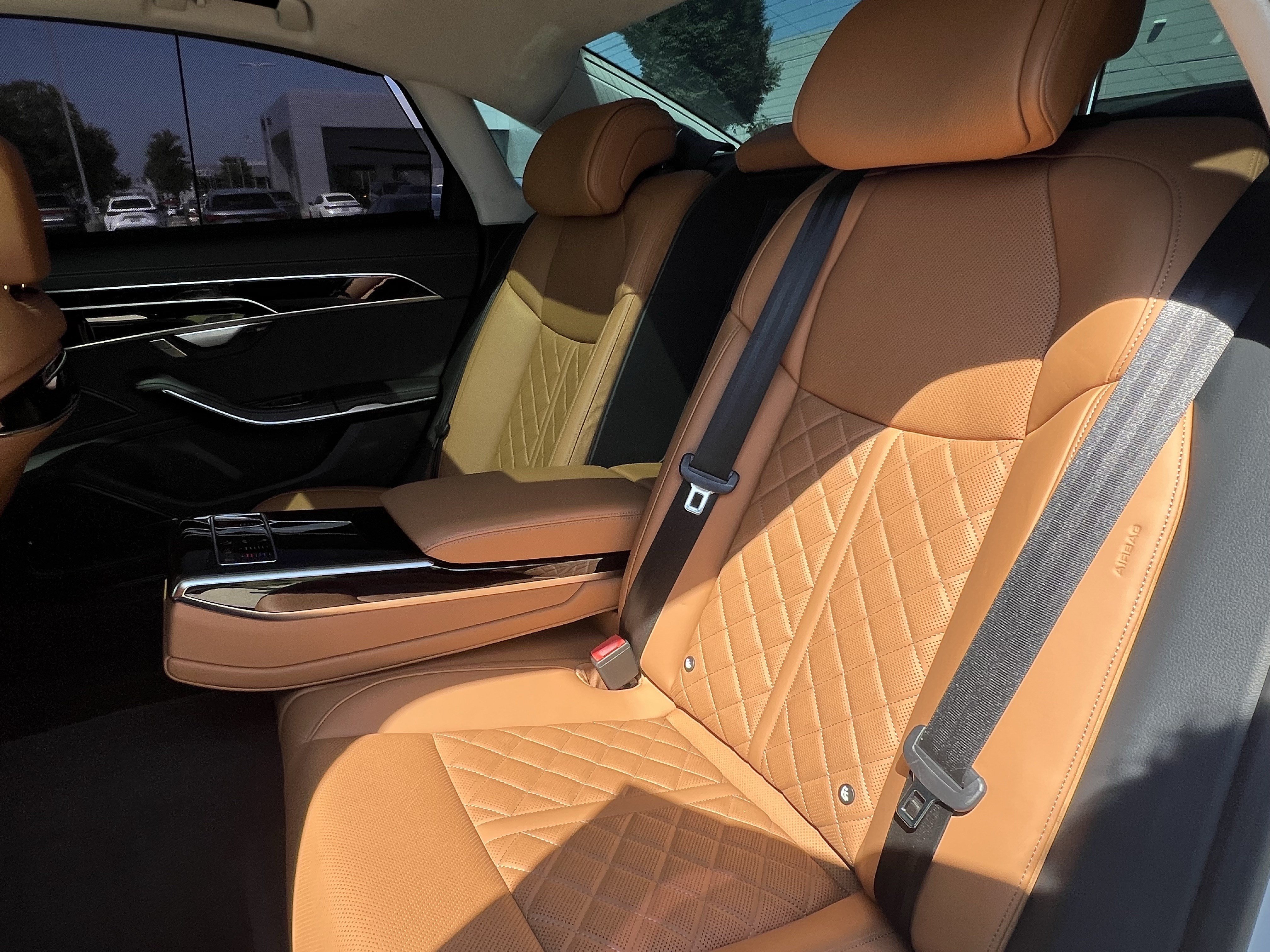 Used 2022 Audi S8 w/ S8 Comfort Plus Package AWD/4WD image 34