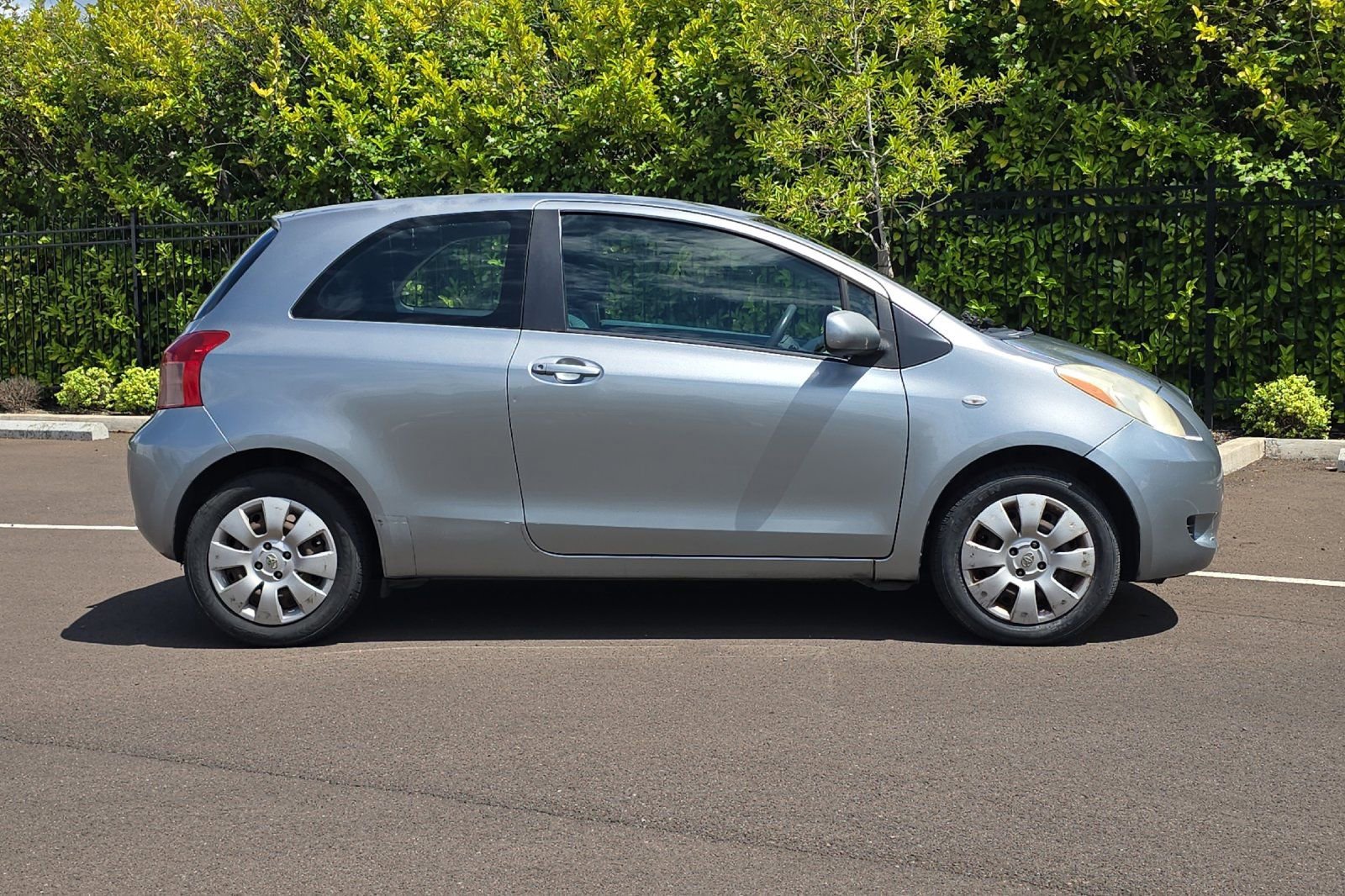 Used 2007 Toyota Yaris 2-Door Hatchback FWD image 3