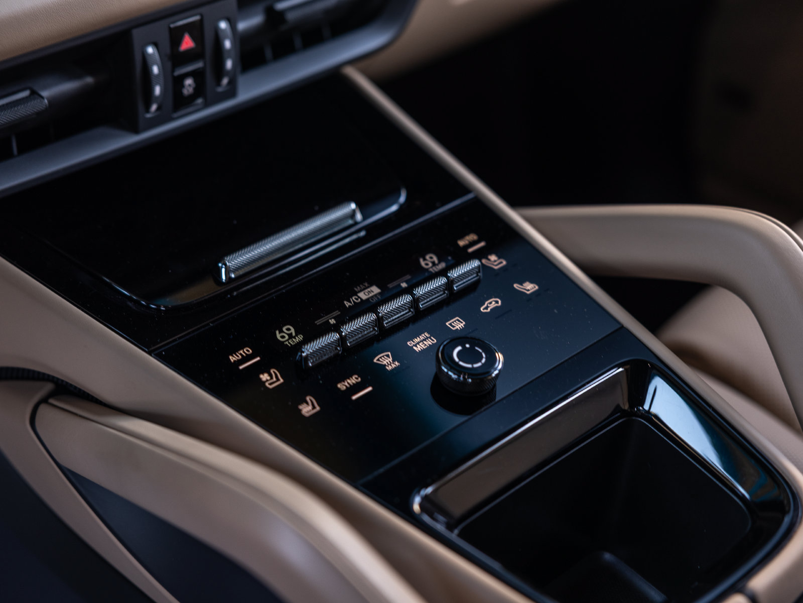 Certified 2025 Porsche Cayenne E-Hybrid Coupe AWD/4WD image 60