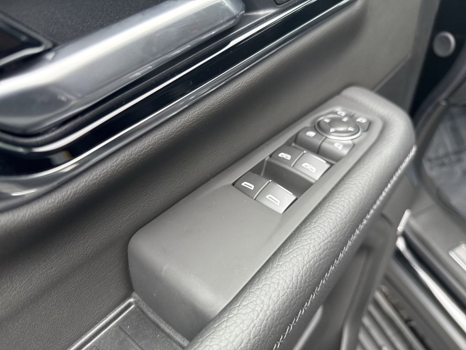 New 2026 GMC Yukon Denali w/ Denali Reserve Package image 13