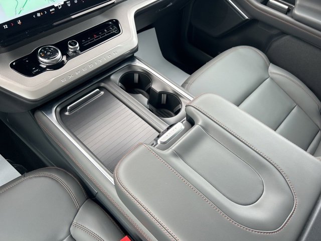 New 2025 Ford Expedition Active image 23