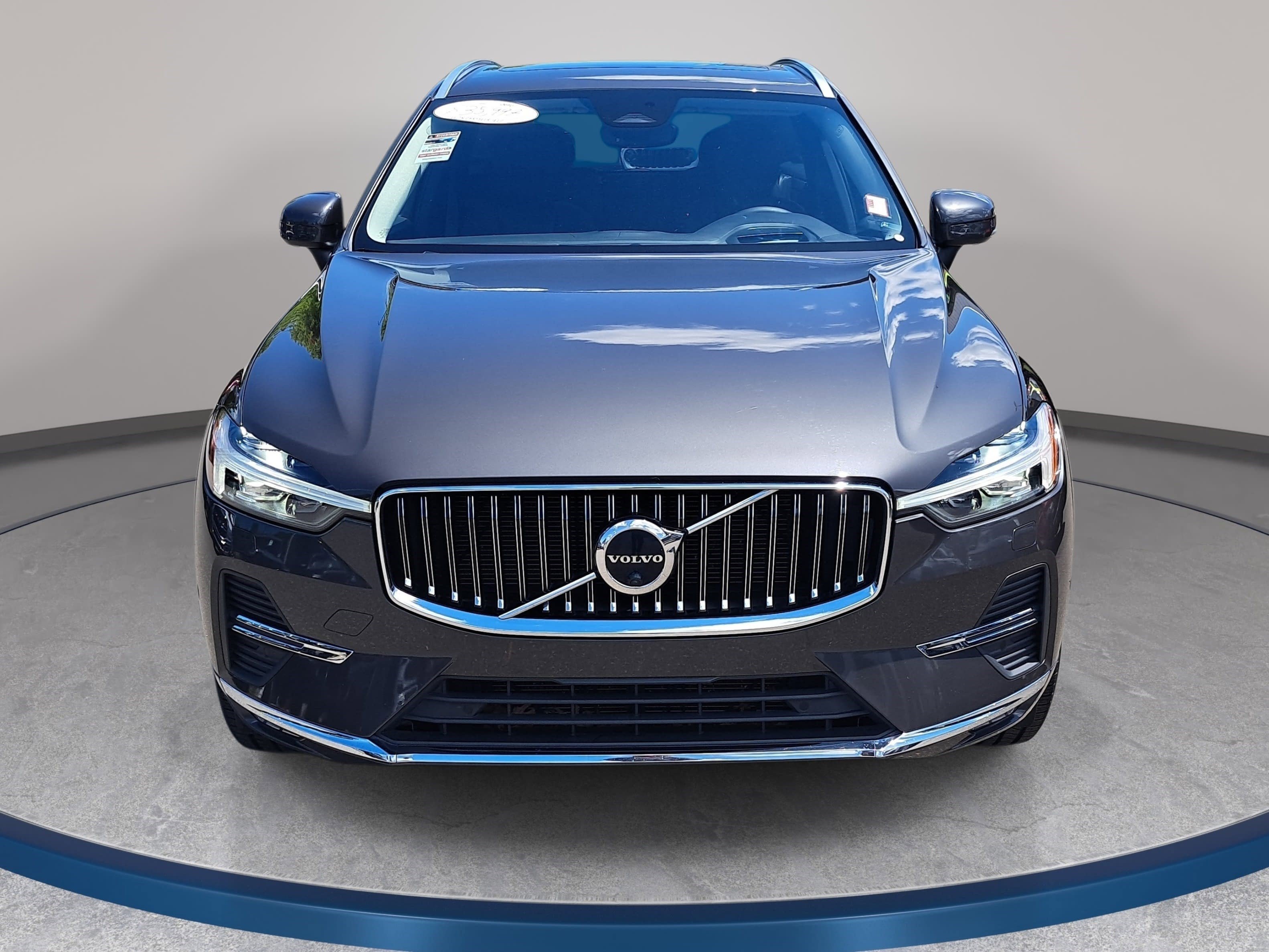 Used 2023 Volvo XC60 B5 Ultimate w/ Climate Package FWD image 2