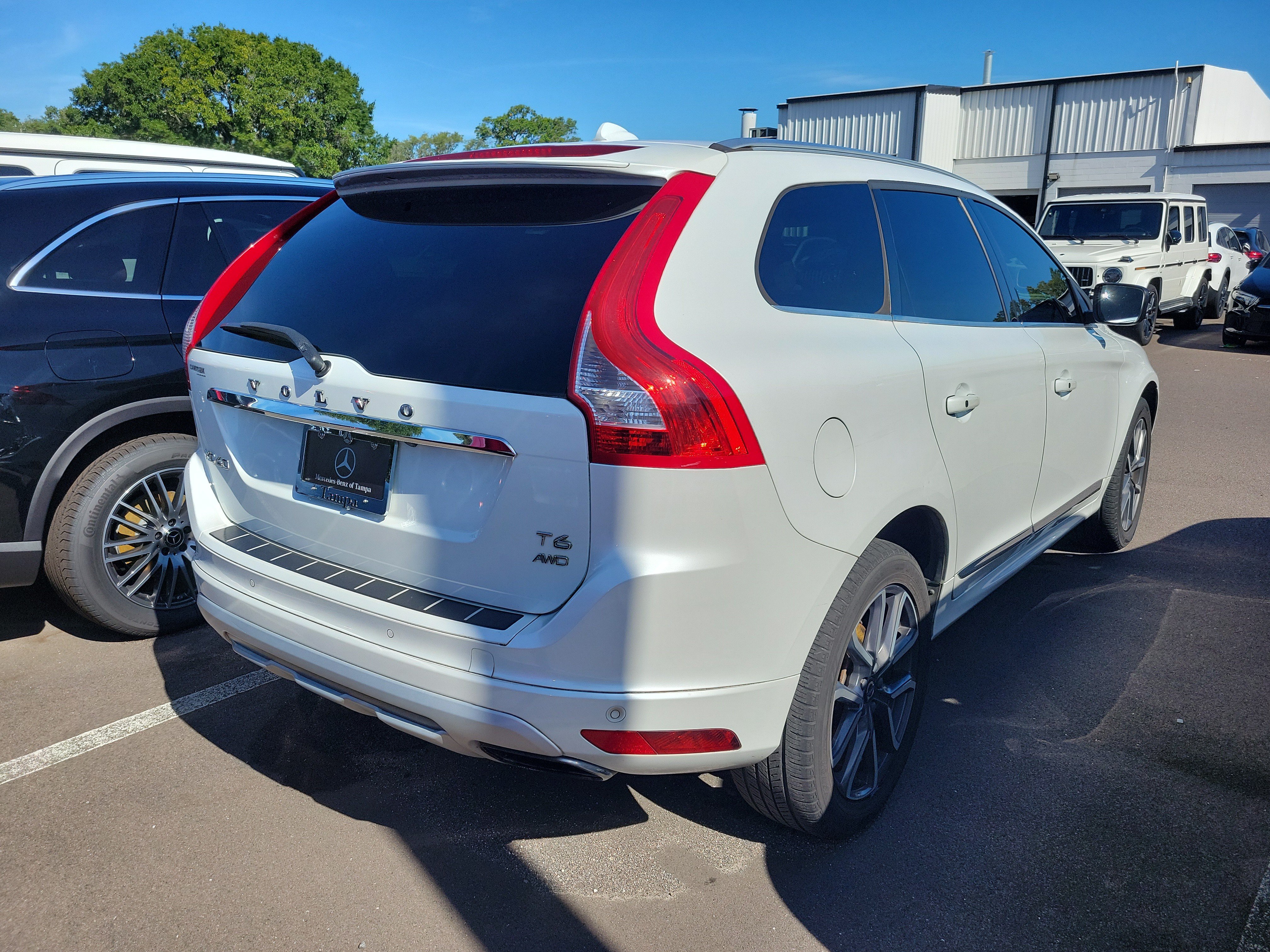 Used 2017 Volvo XC60 T6 Dynamic w/ Advanced Package AWD/4WD image 3
